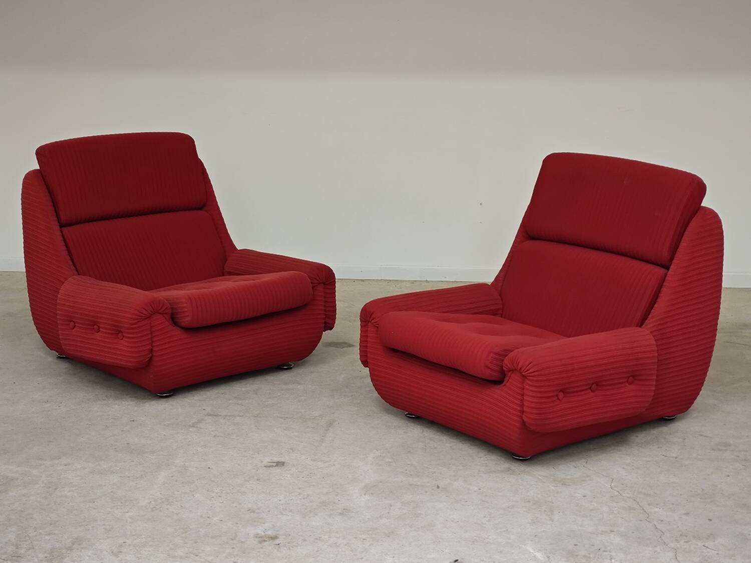 Paire de fauteuils rouge Atlantis Space Age République Tchèque 1970