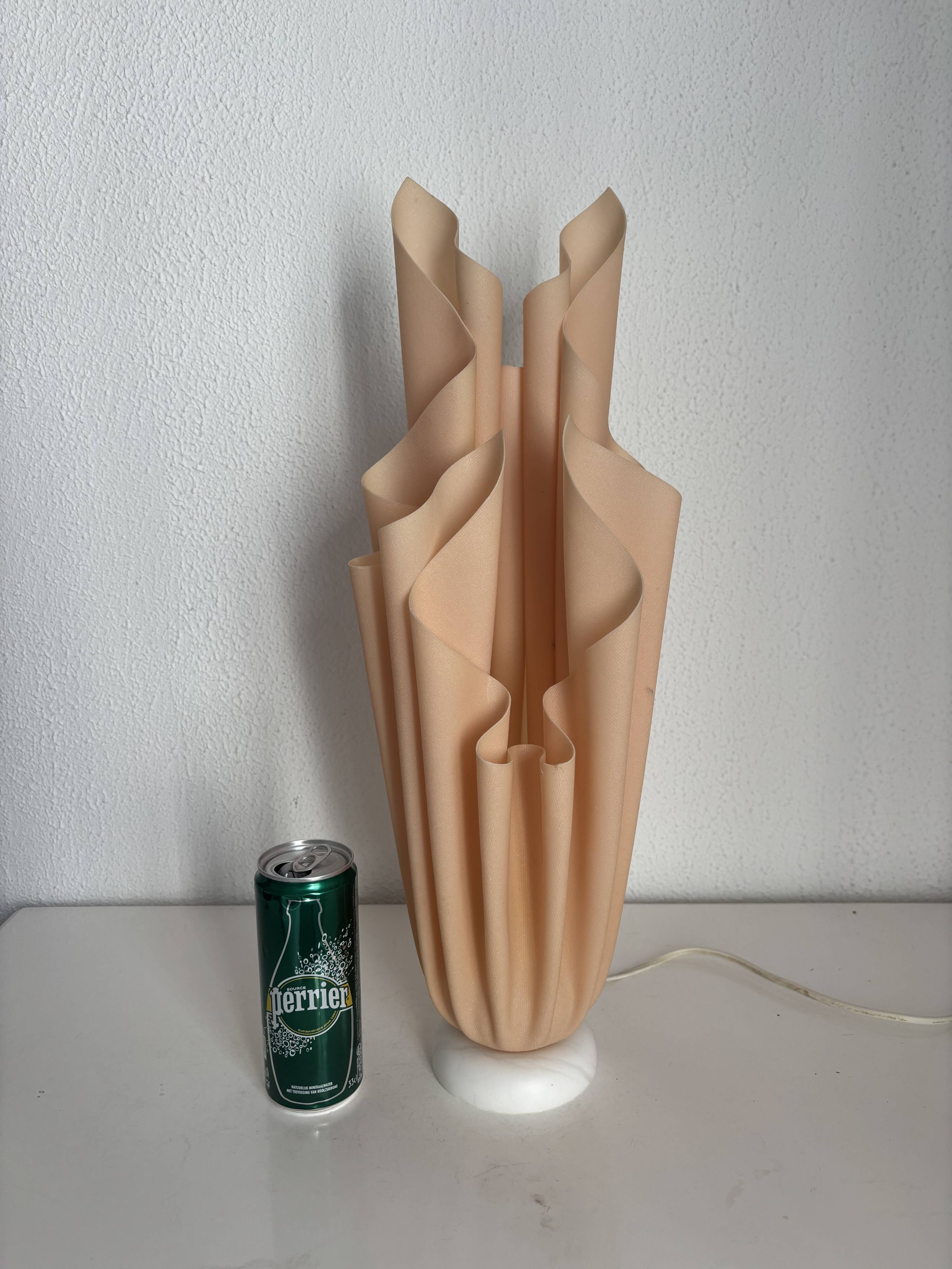 Lampe  vintage 1970 Athéna Georgia Jacob drapée saumonée - 50 cm