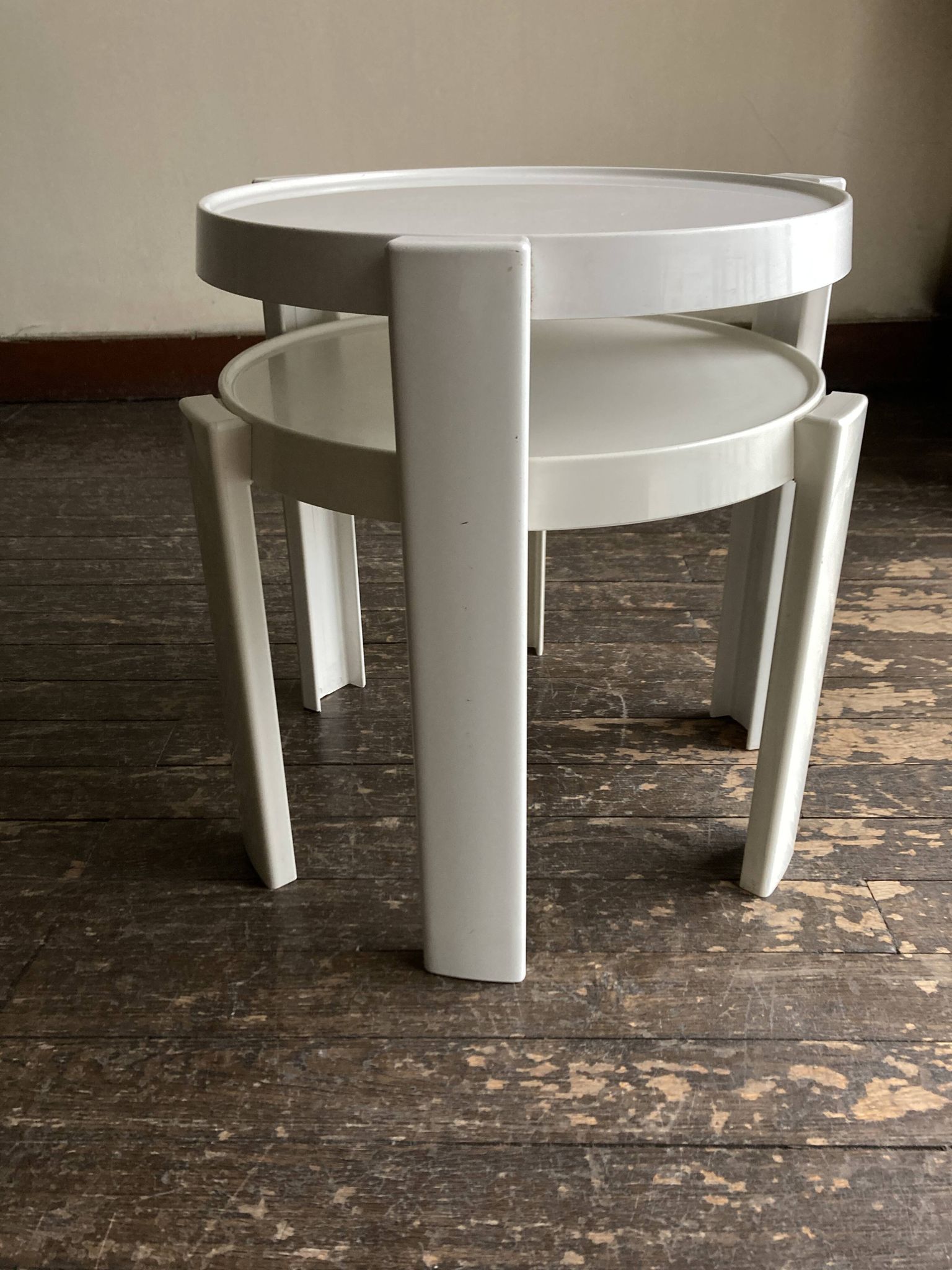 Pair of nesting coffee tables, space age Italian design 1960 Kastilia.