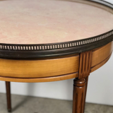 Table bouillotte de style Louis XVI en placage merisier à dessus marbre saumoné