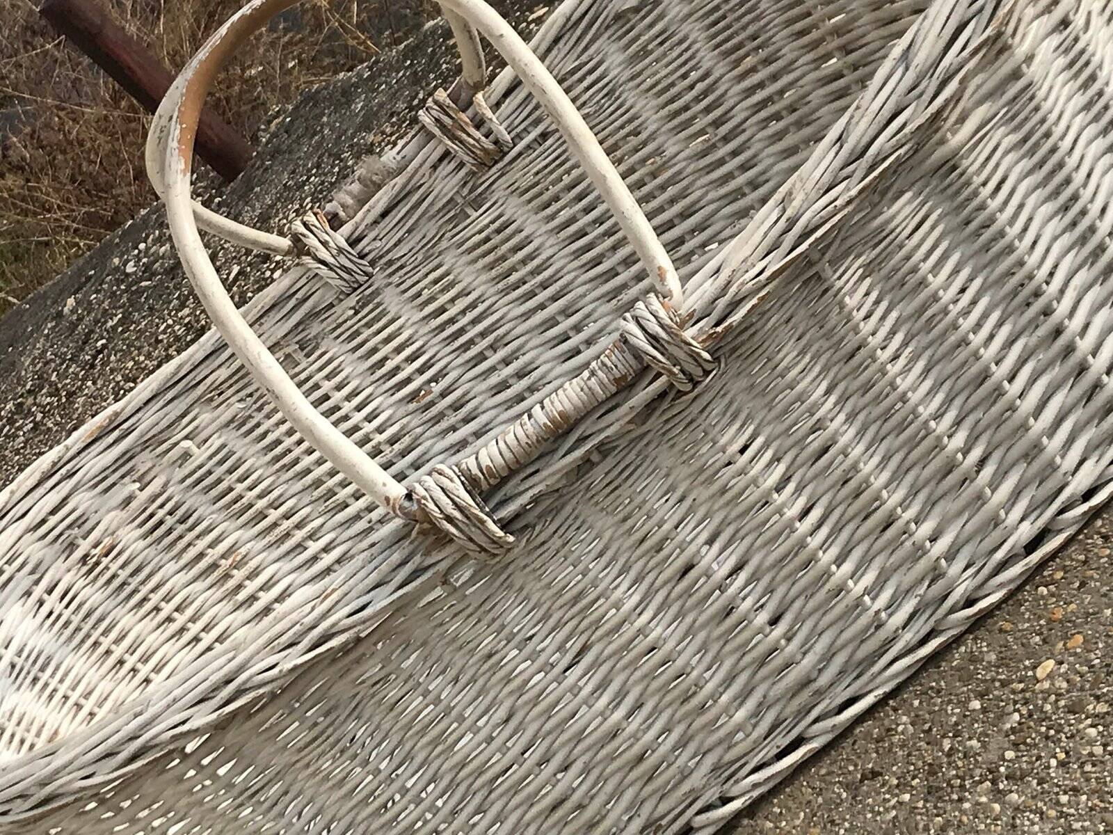 Rustic white woven wicker laundry basket — 1960s, large oval shape 77×41×25 cm