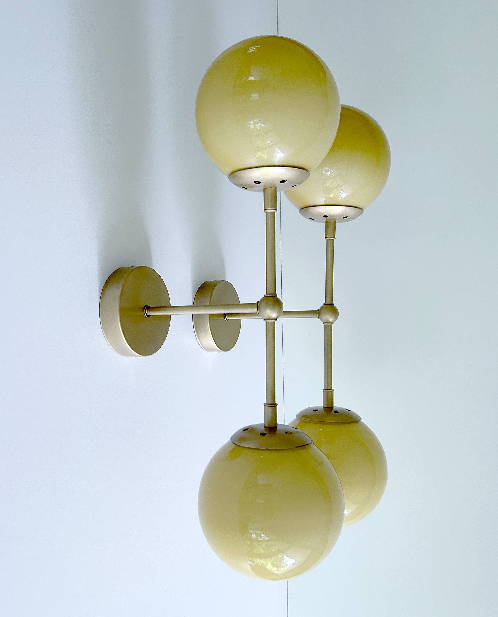 Paire de grandes appliques Art Déco en verre
