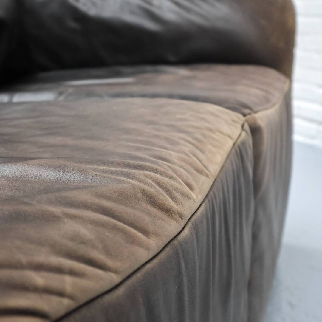 Canapé deux places en cuir par COR années 1970