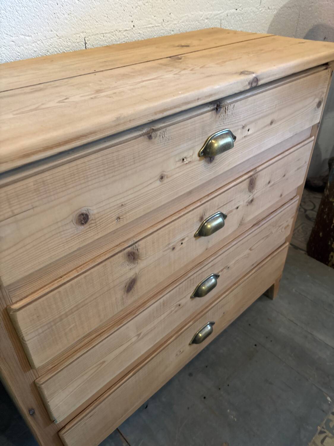 Fir chest of drawers