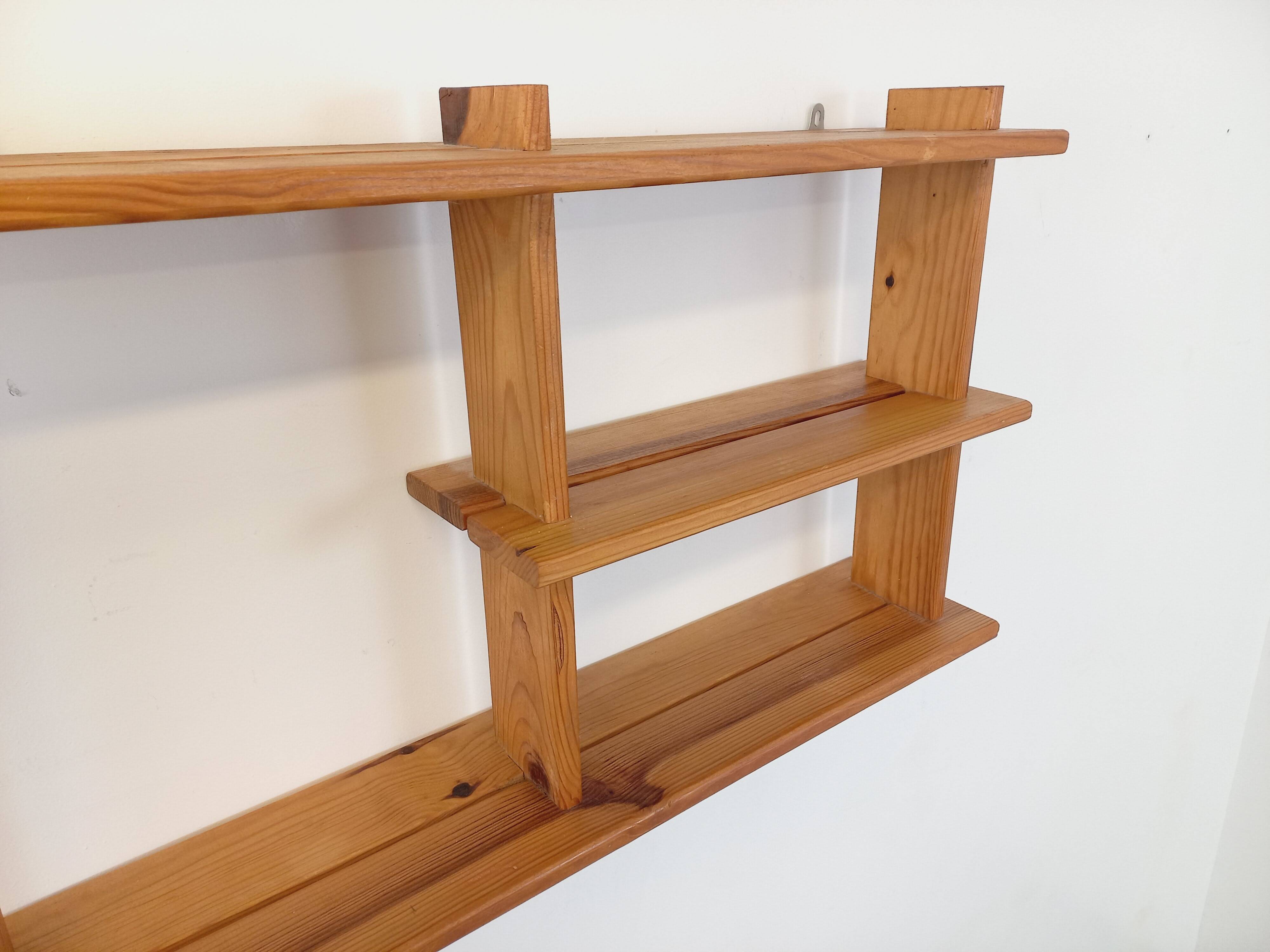 Vintage pine wall shelf in Maison Regain style from the 80s