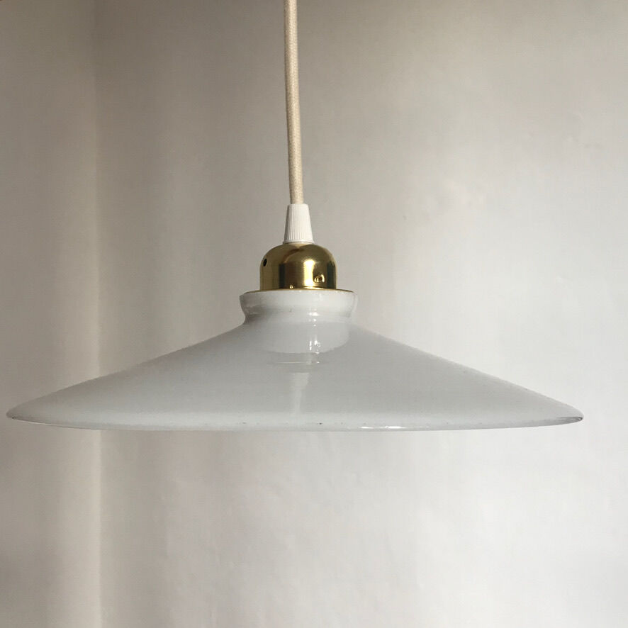 Flat opaline suspension