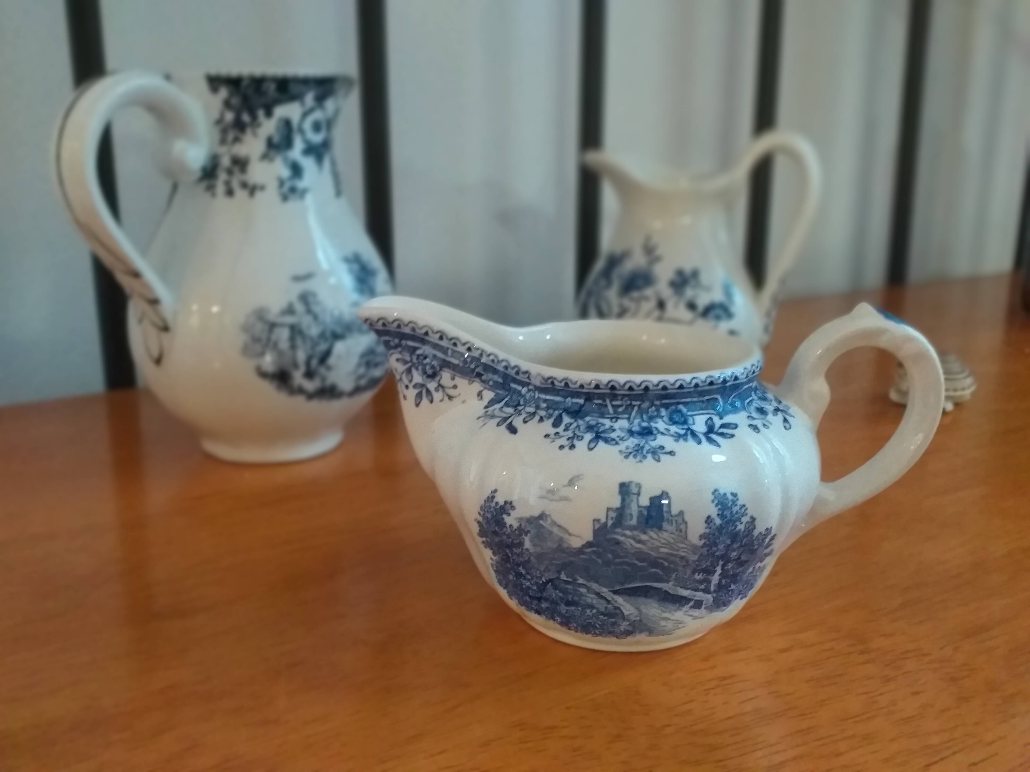 Porcelain creamer Villeroy and Boch