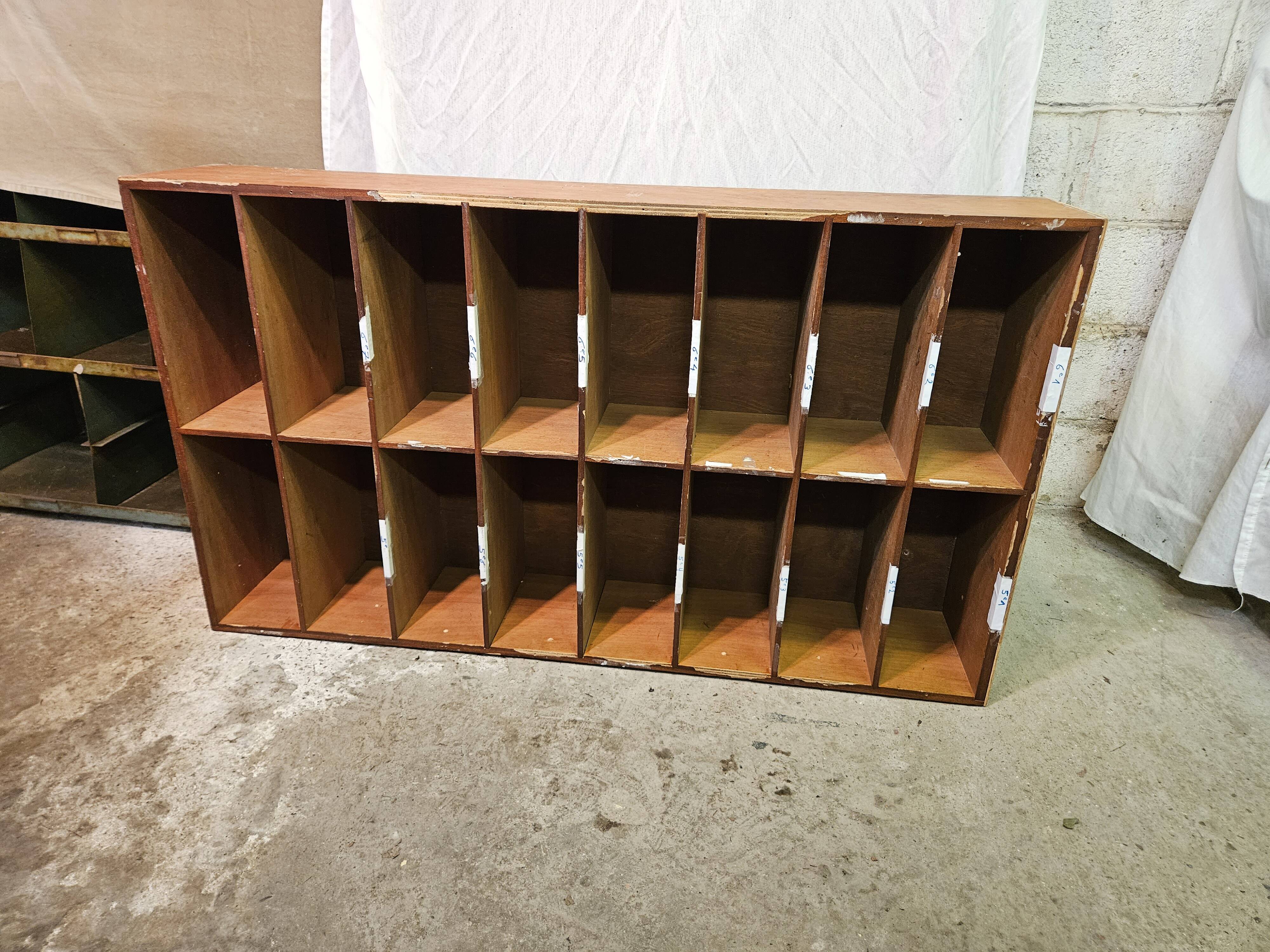 Meuble casier en bois 1960