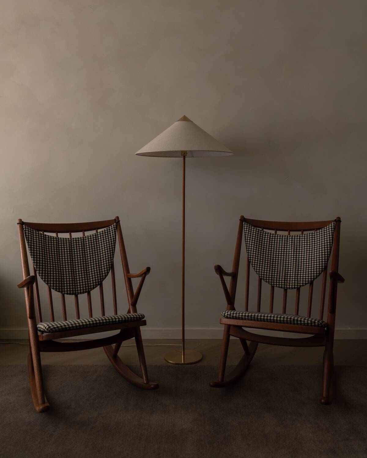 Ensemble de 2 chaises berçantes en teck danois modèle 182 Frank Reenskaug années 1950.