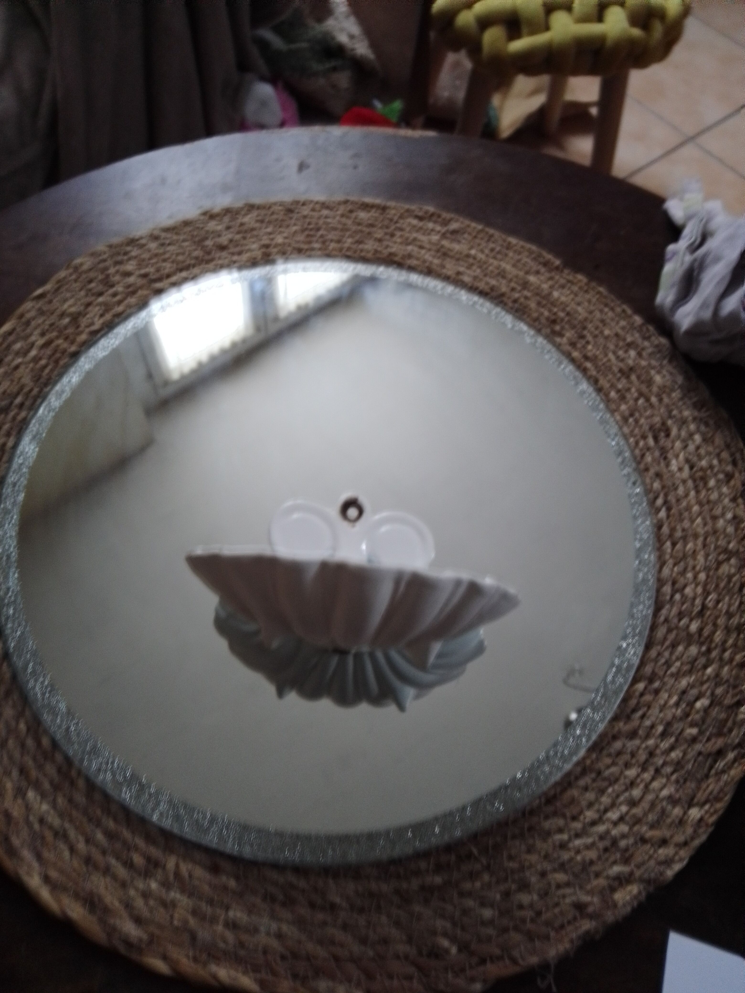 Enamelled cast iron soap dish