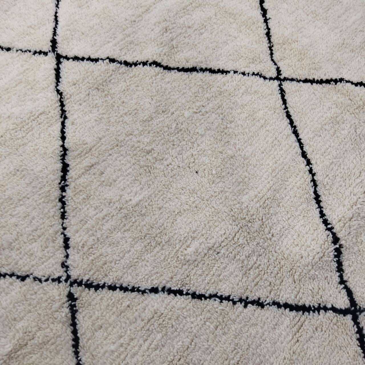 Azilal Berber rug in handmade wool 335 X 250 CM