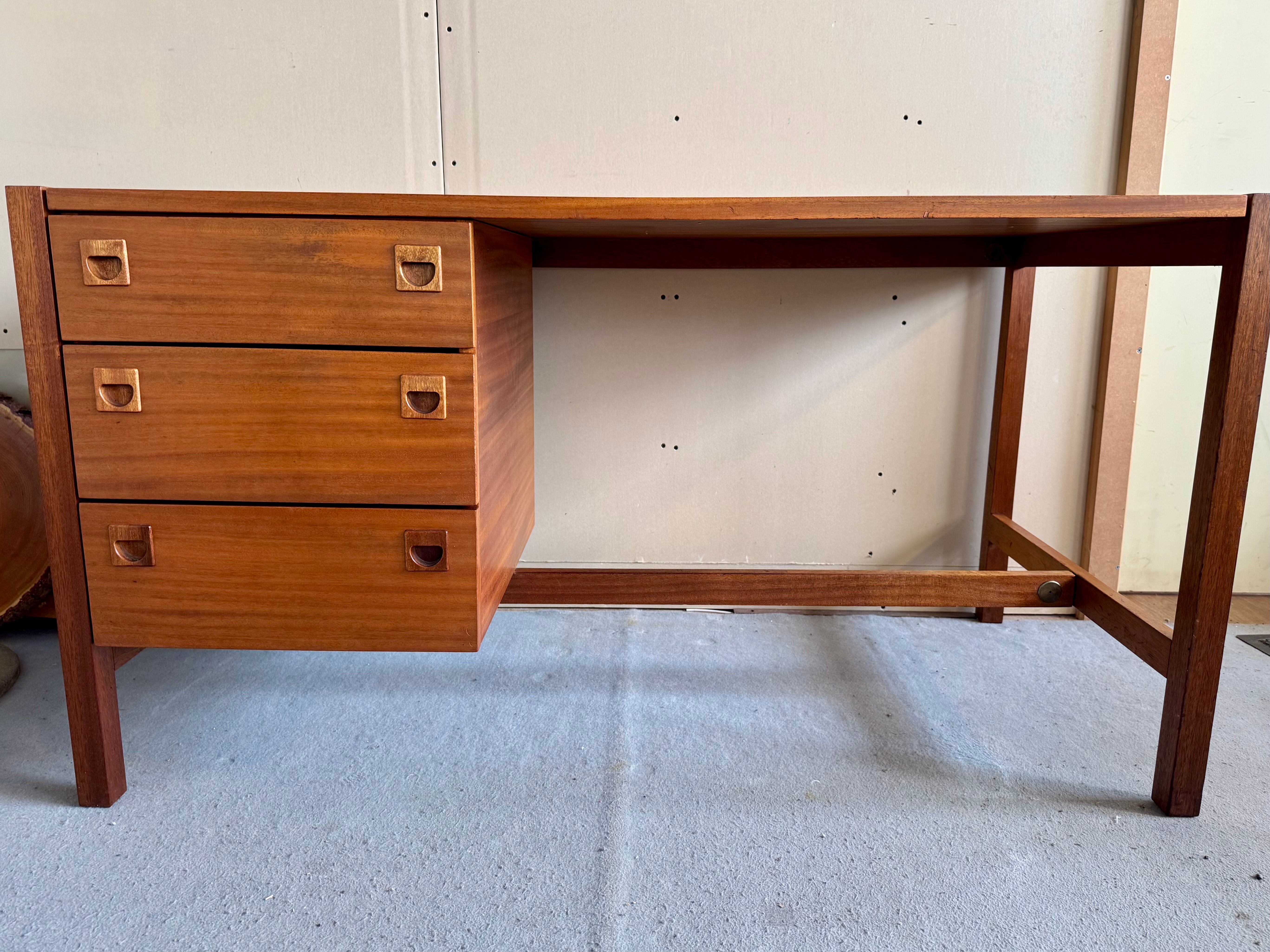 Bureau André Monpoix en Teck année 1960