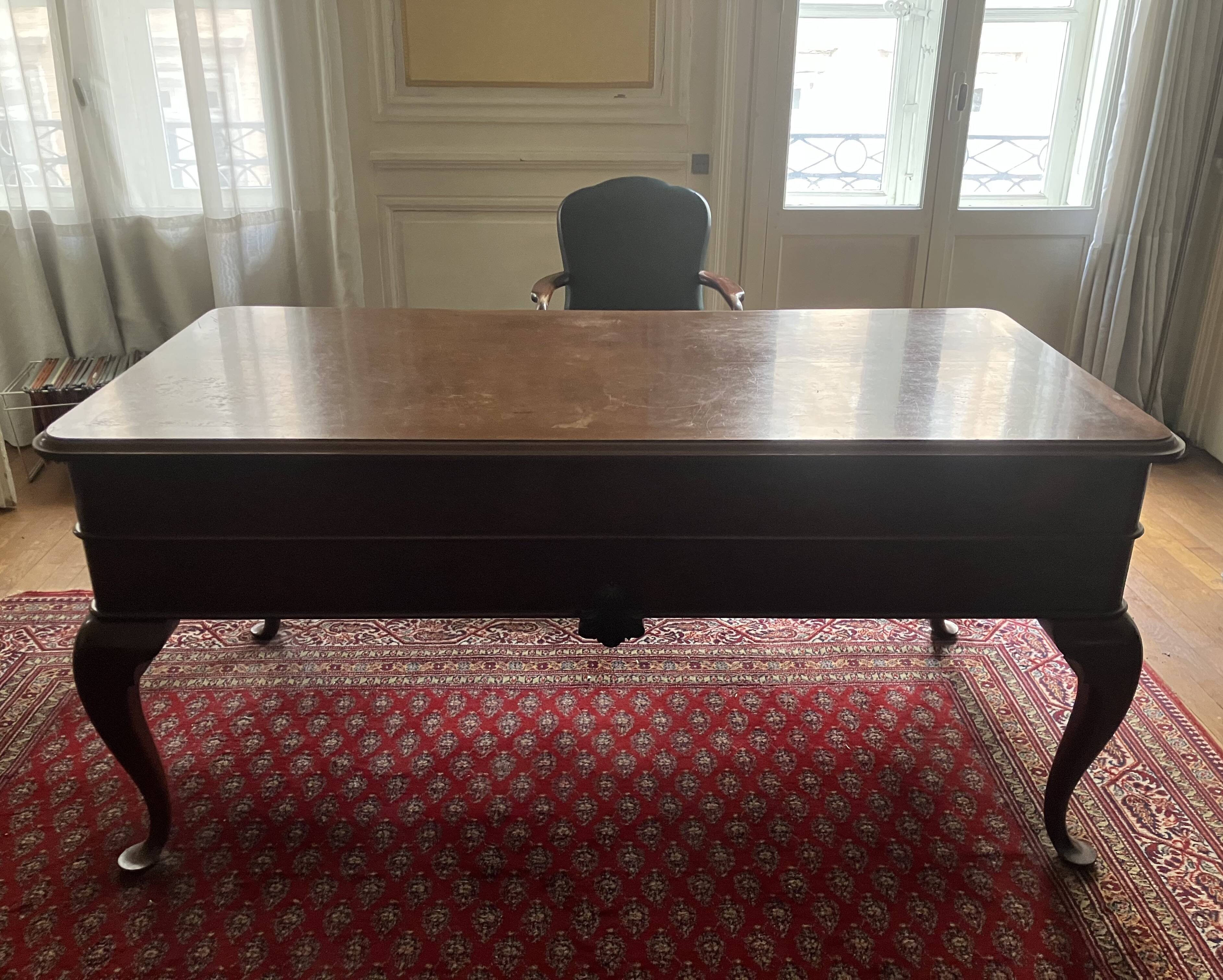 chaise assortie à un bureau