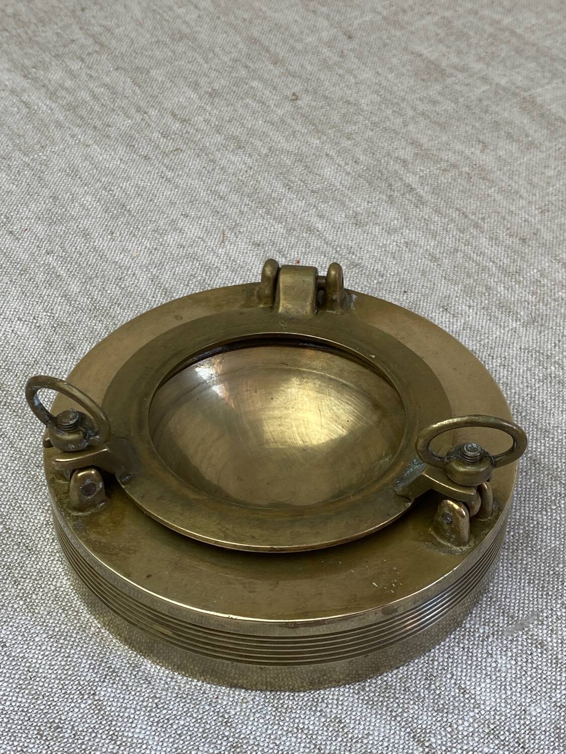 Cendrier hublot en laiton