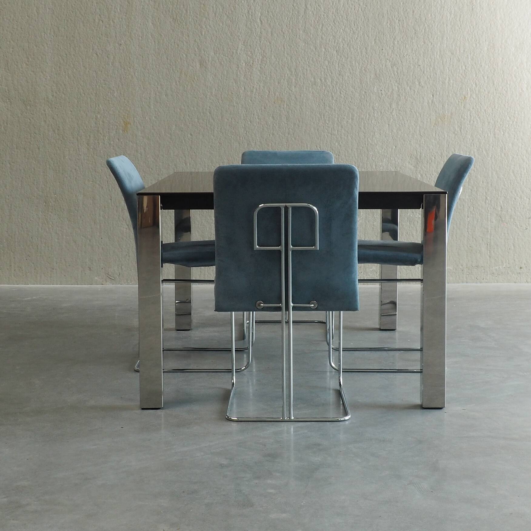 Dining table by Giovanni Offredi for Saporiti