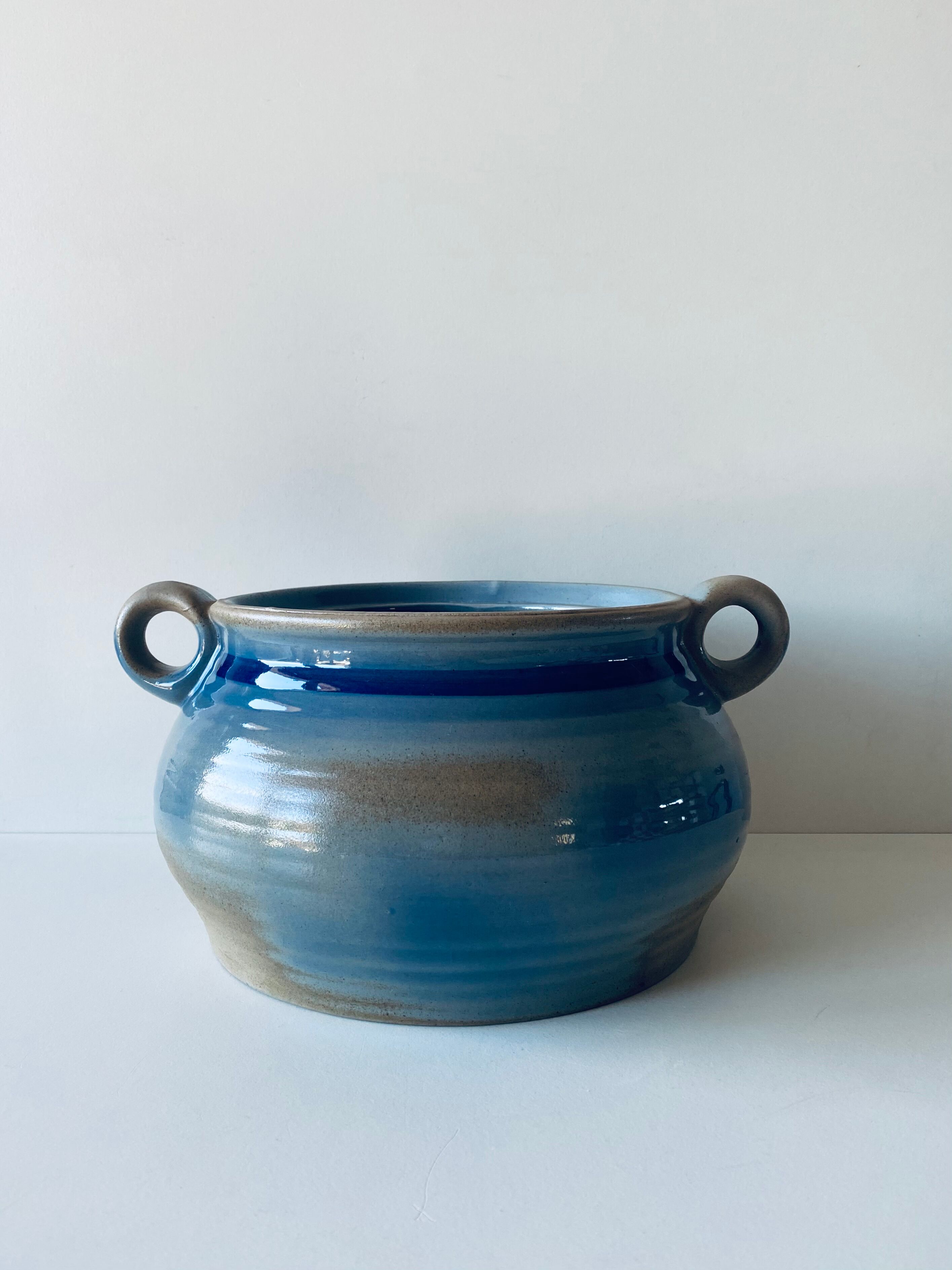 Sandstone pot or garnish