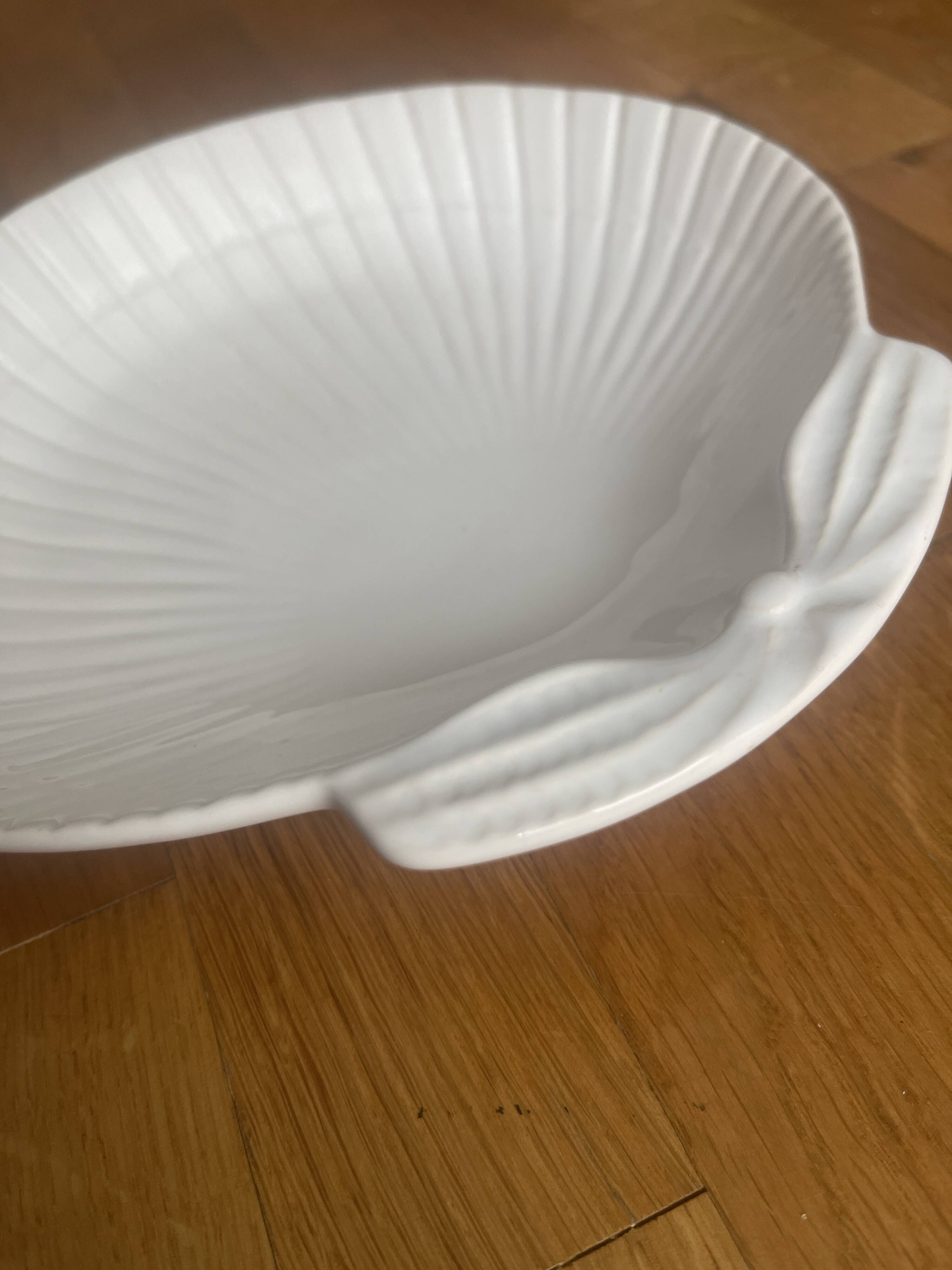 Elegant set of 6 dessert or starter plates in glazed earthenware.