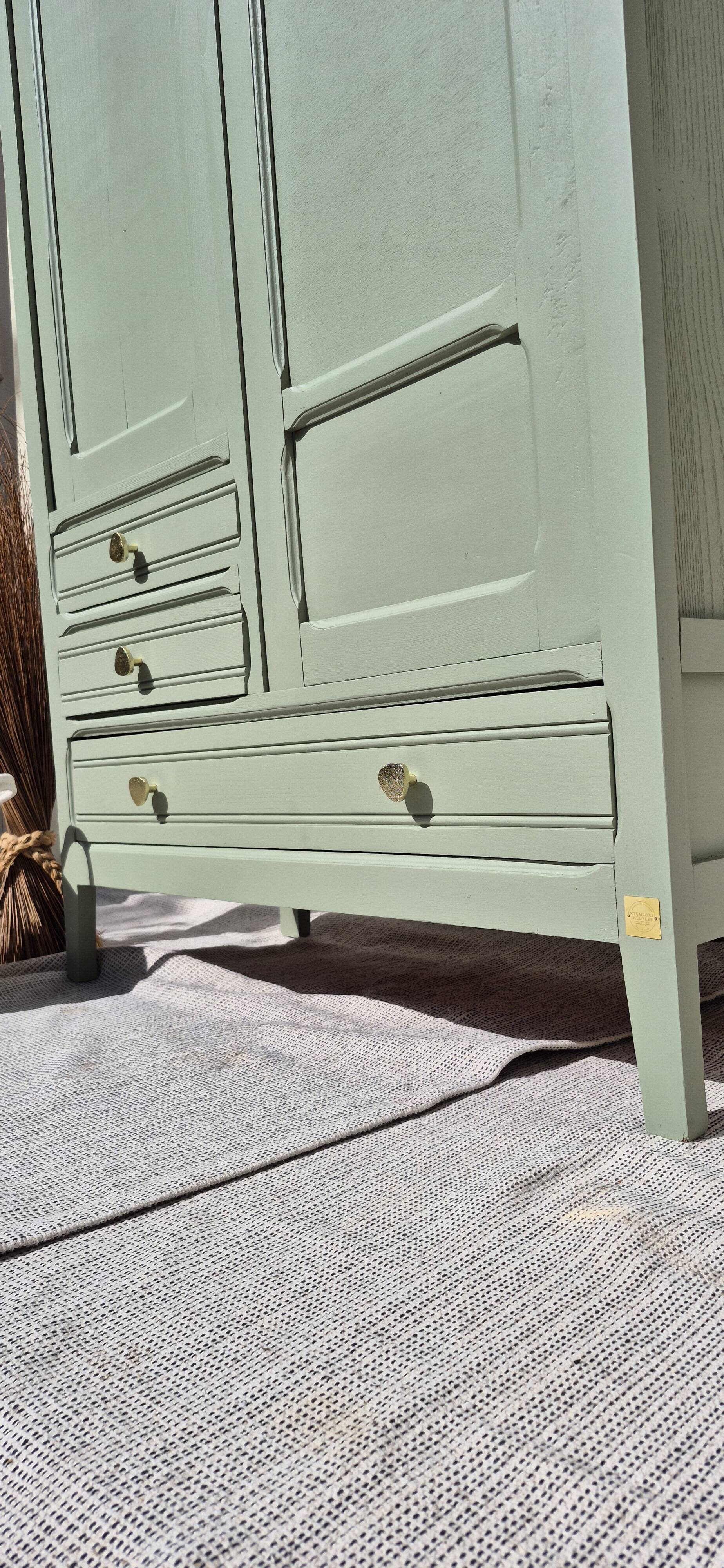 Armoire Parisienne d'hötel