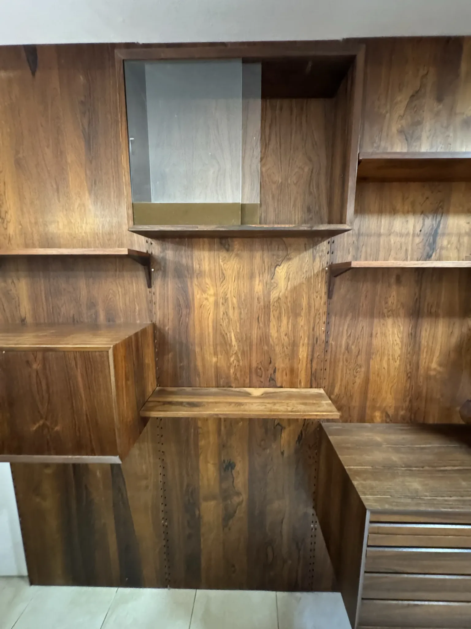 Bibliothèque murale Poul Cadovius