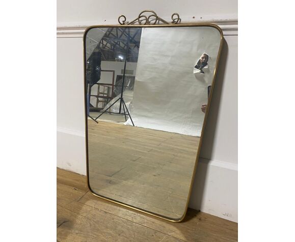 Miroir en laiton moderne du milieu du siècle avec dessus de design incurvé 54x80cm