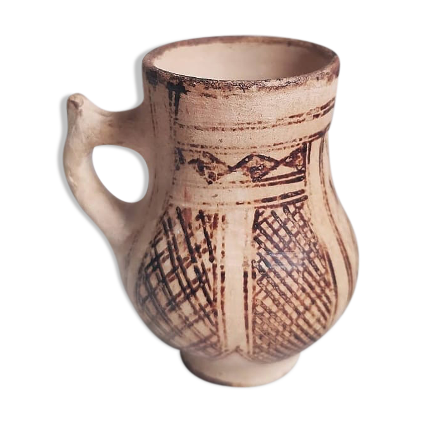 Vase with geometric patterns