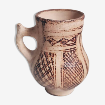 Vase en argile, motifs géométriques