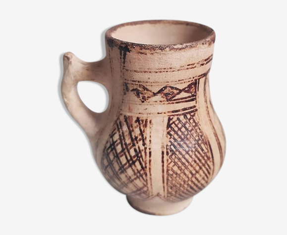 Vase en argile, motifs géométriques