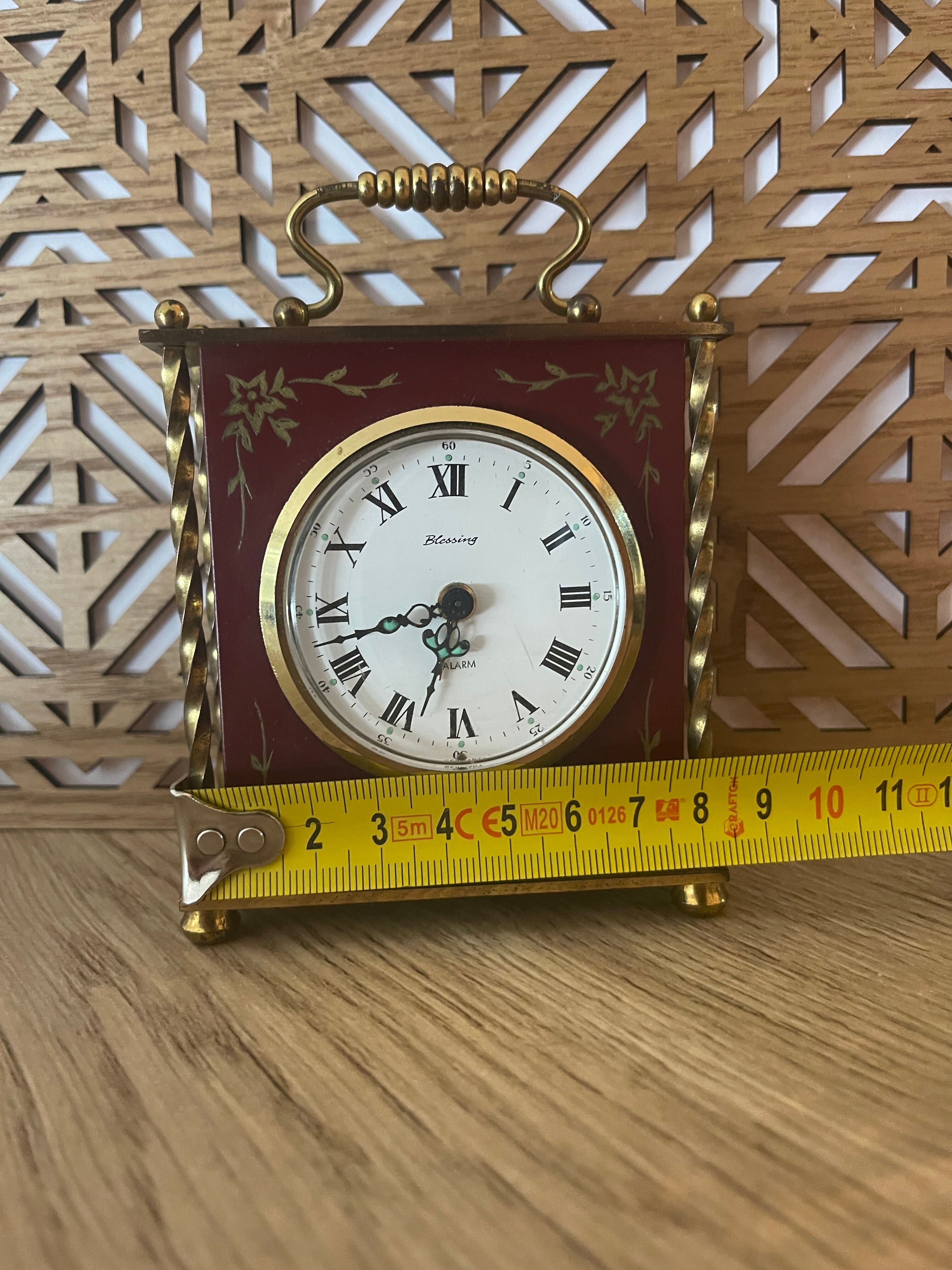 Old alarm clock to go back year 60 blessing west Germany in wood and metal