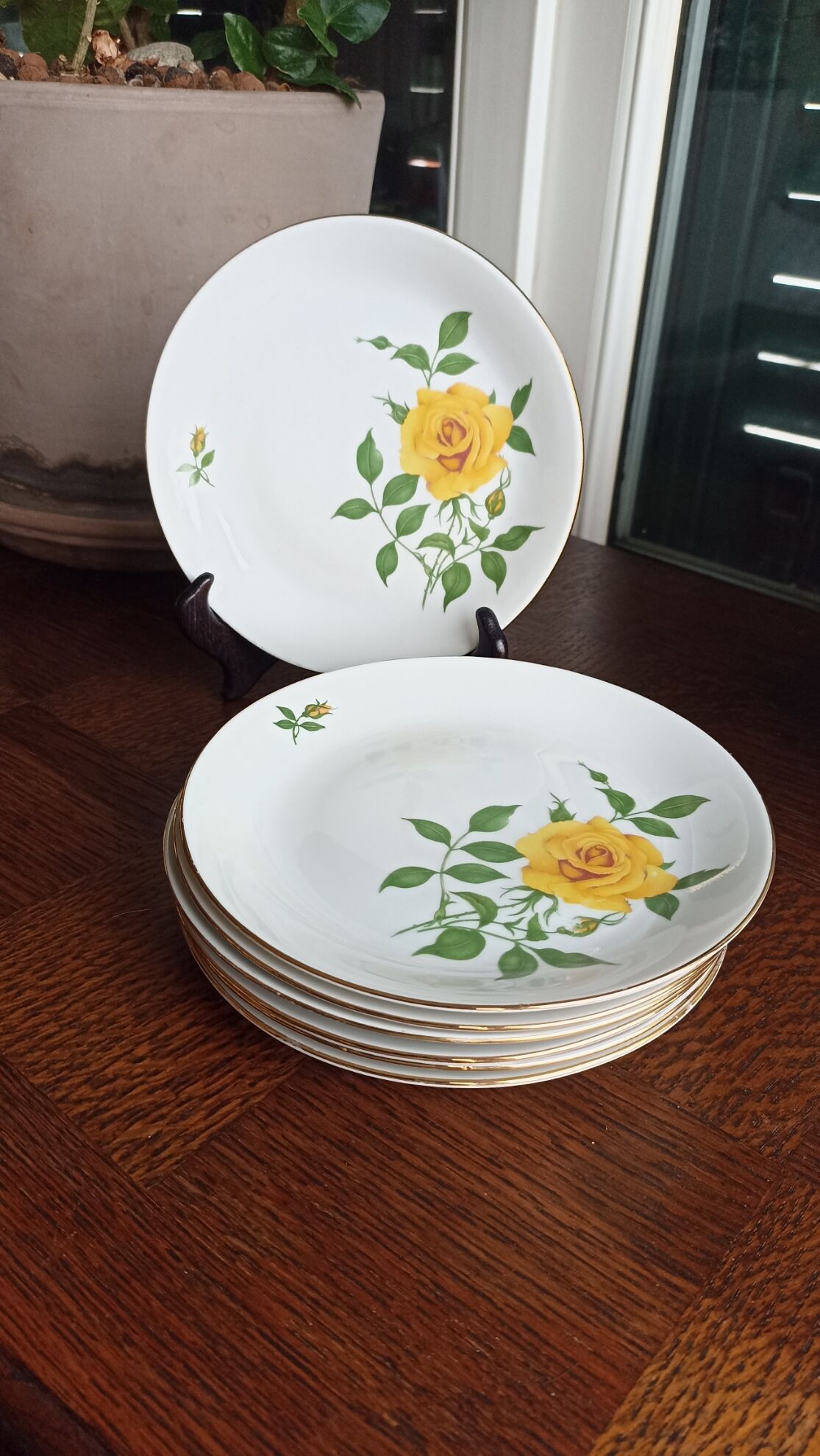 7 EPIAG Dallwitz dessert plates decorated with yellow roses