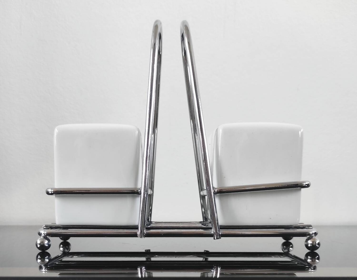 Vintage salt and pepper set – White ceramic and chrome metal