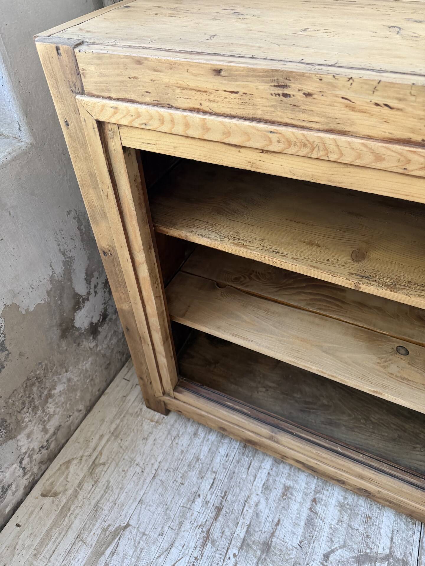 Enfilade with sliding doors from the 1950s