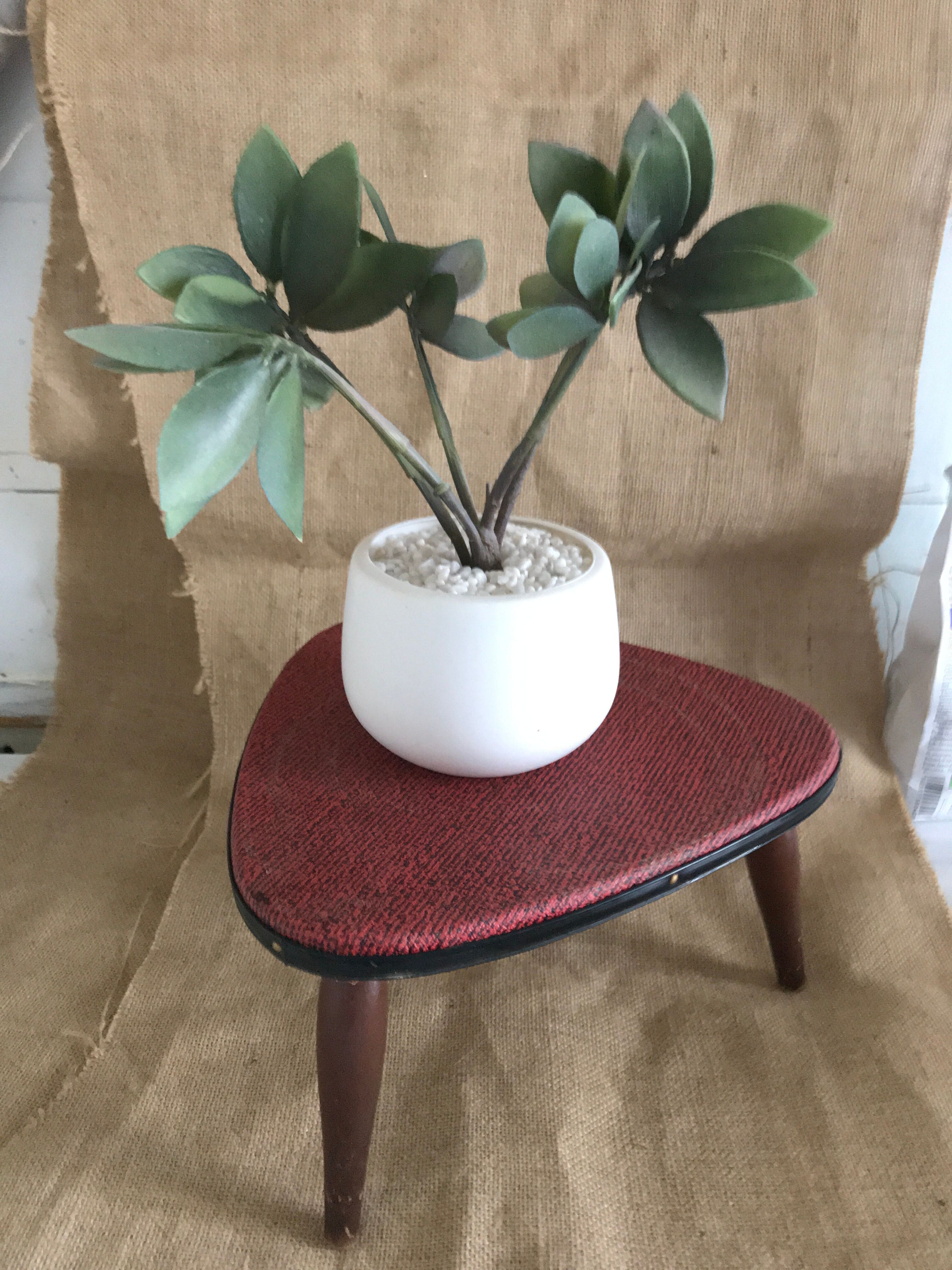 Small table saddle table, vintage tripod barette