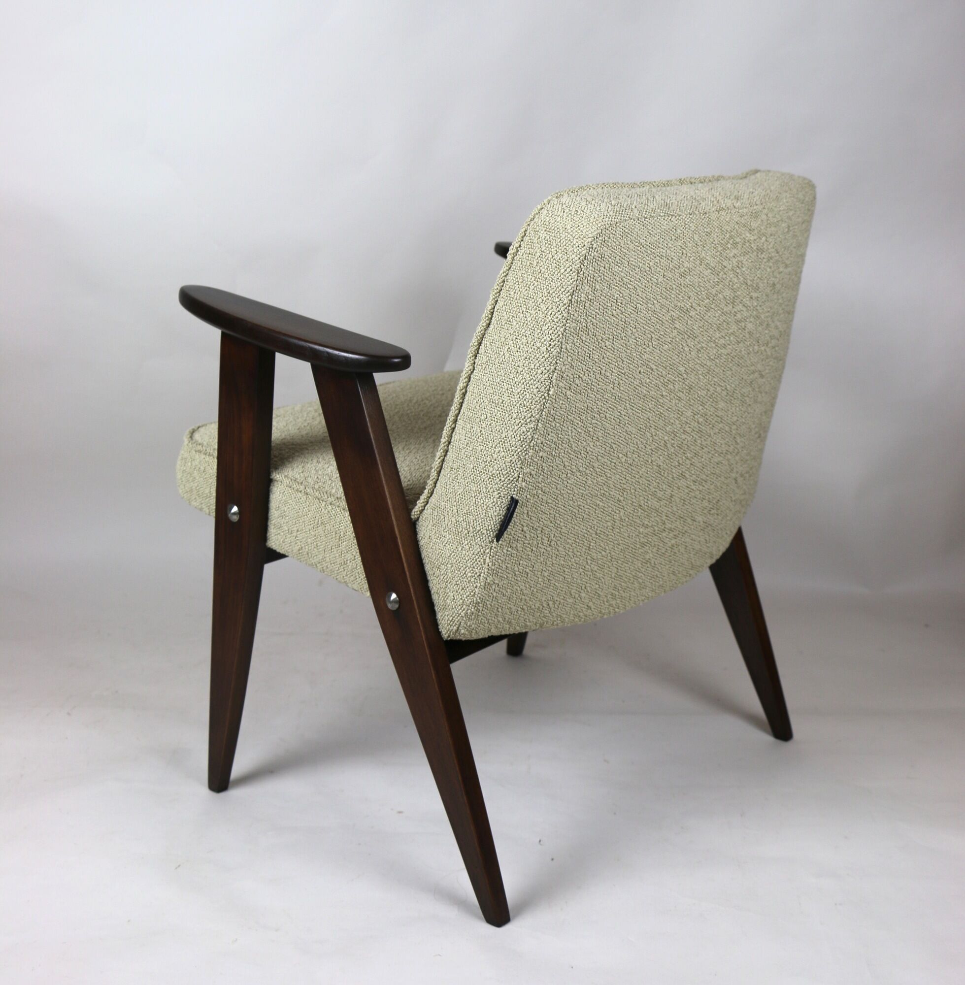 Fauetuil beige 366 de Józef Chierowski en boucle années 1970