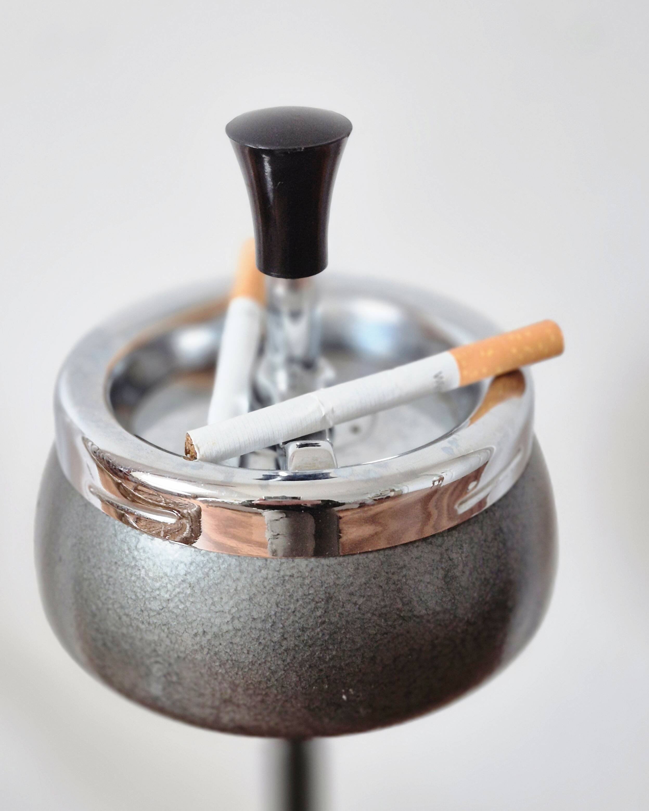 Cendrier  sur pied   , vintage français, années 70