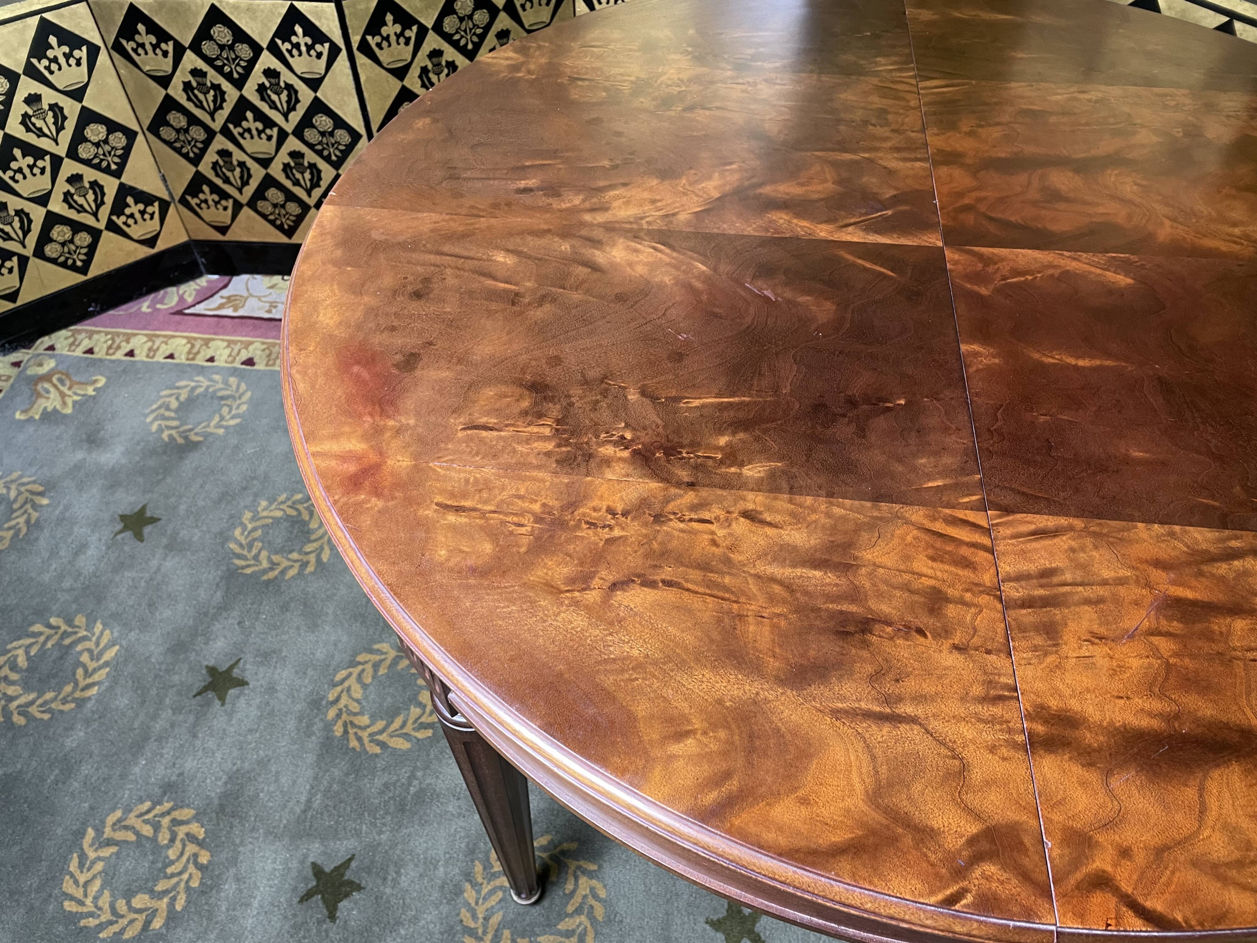 Round dining table Louis XVI style + 4 extensions