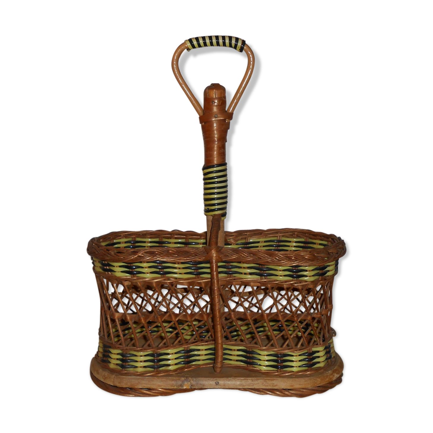 Bottle wicker and scoubidou