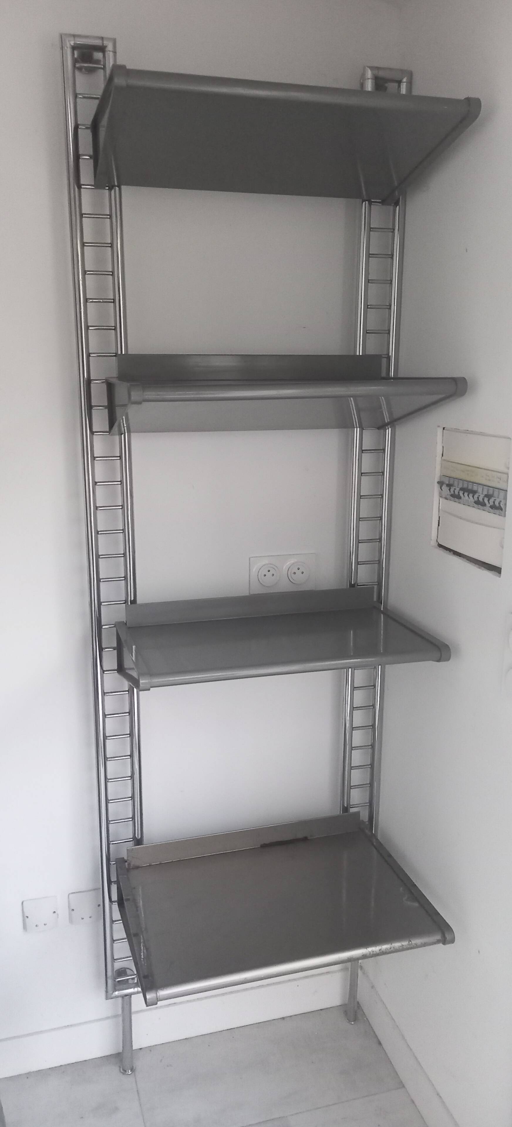 Grande étagère murale chrome design alu et métal 1970 industriel 220cm