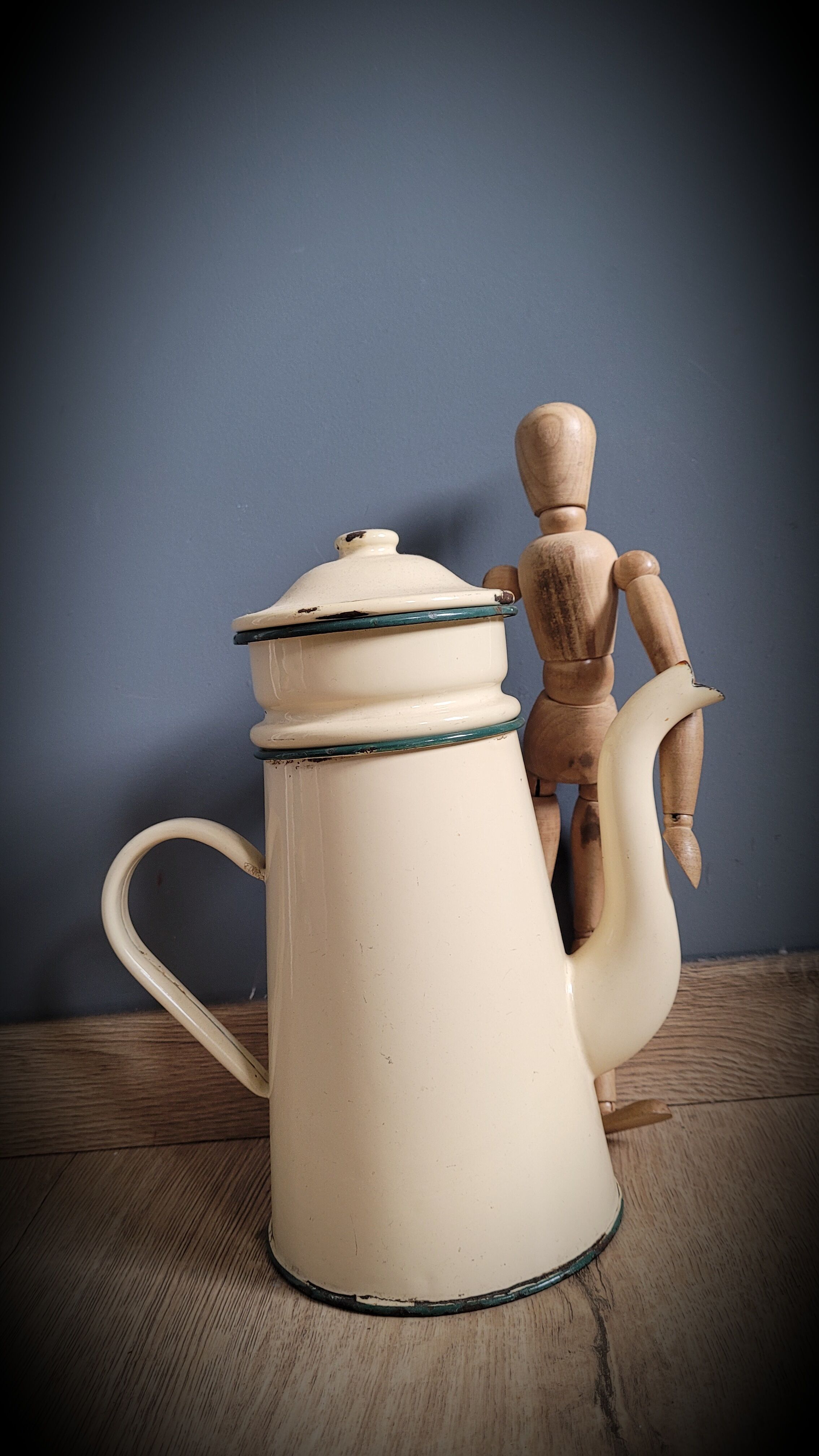 Green beige enamelled coffee maker 28