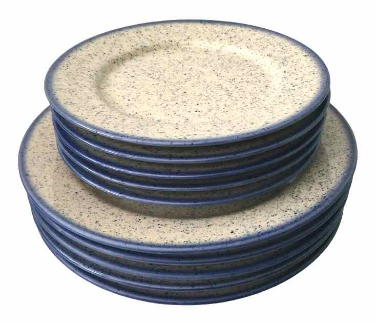 Set of 10 plates in stoneware from Poland