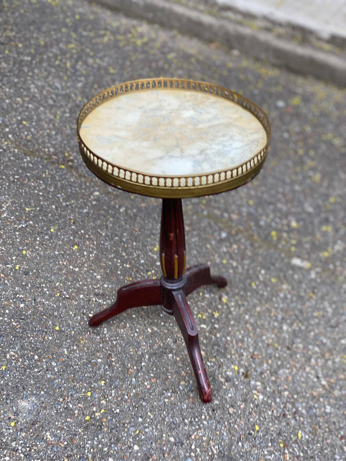 Tripod marble guéridon in gilded Louis XVI style.