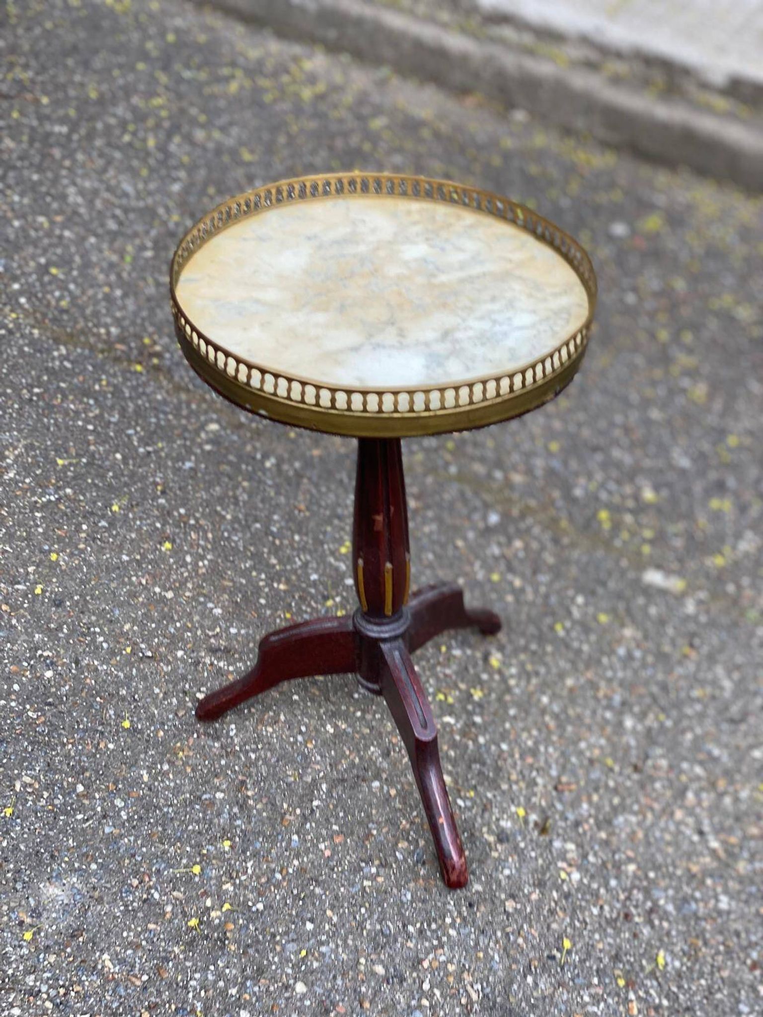 Guéridon tripode marbre doré Louis 16