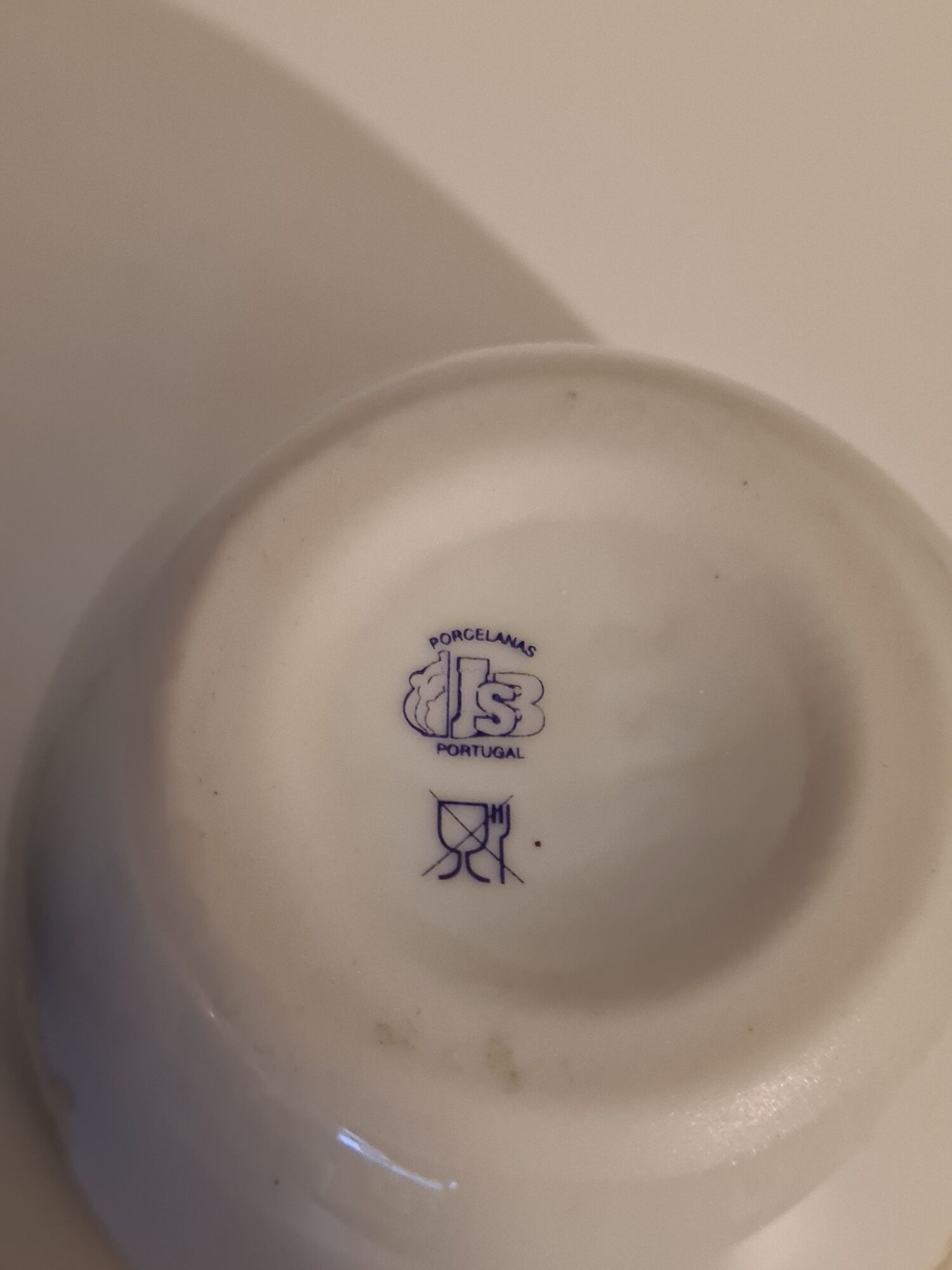 Boîte ovoïde porcelaine du Portugal décor floral