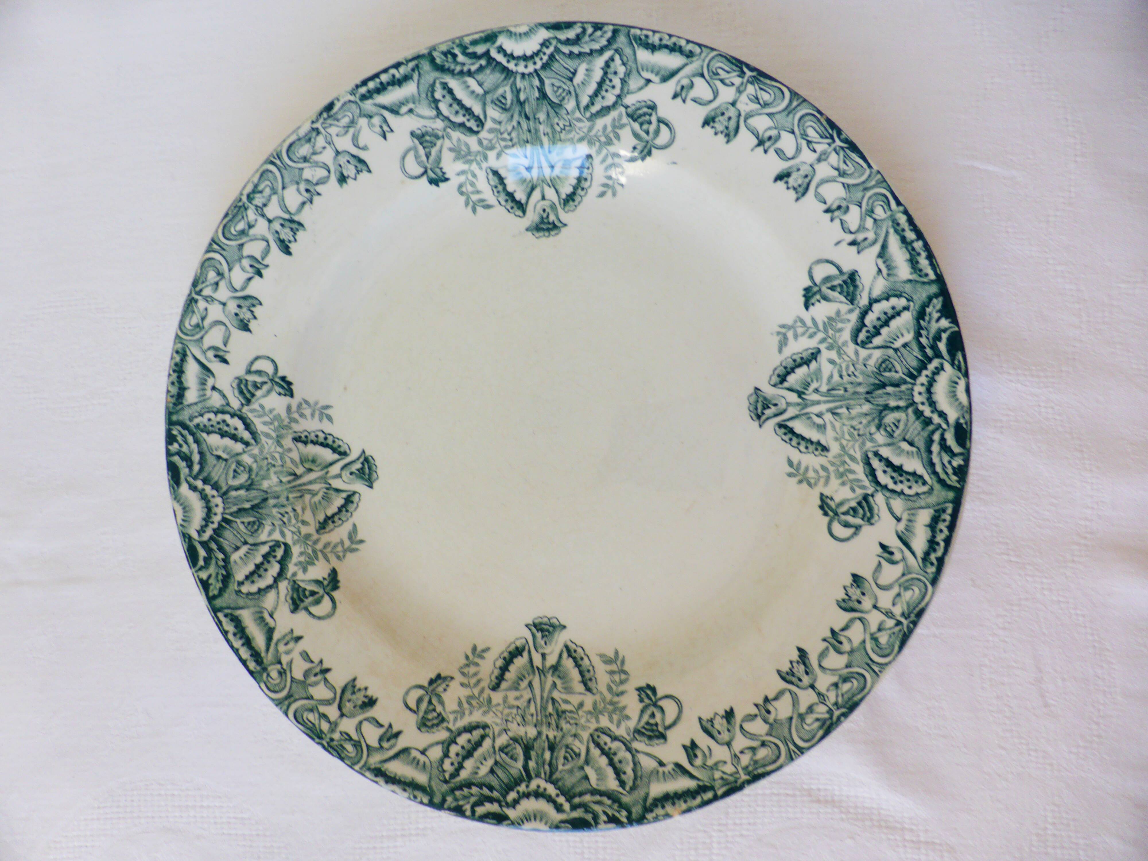 Plat rond A.Lebacqz et M.Bouchart motif Floral