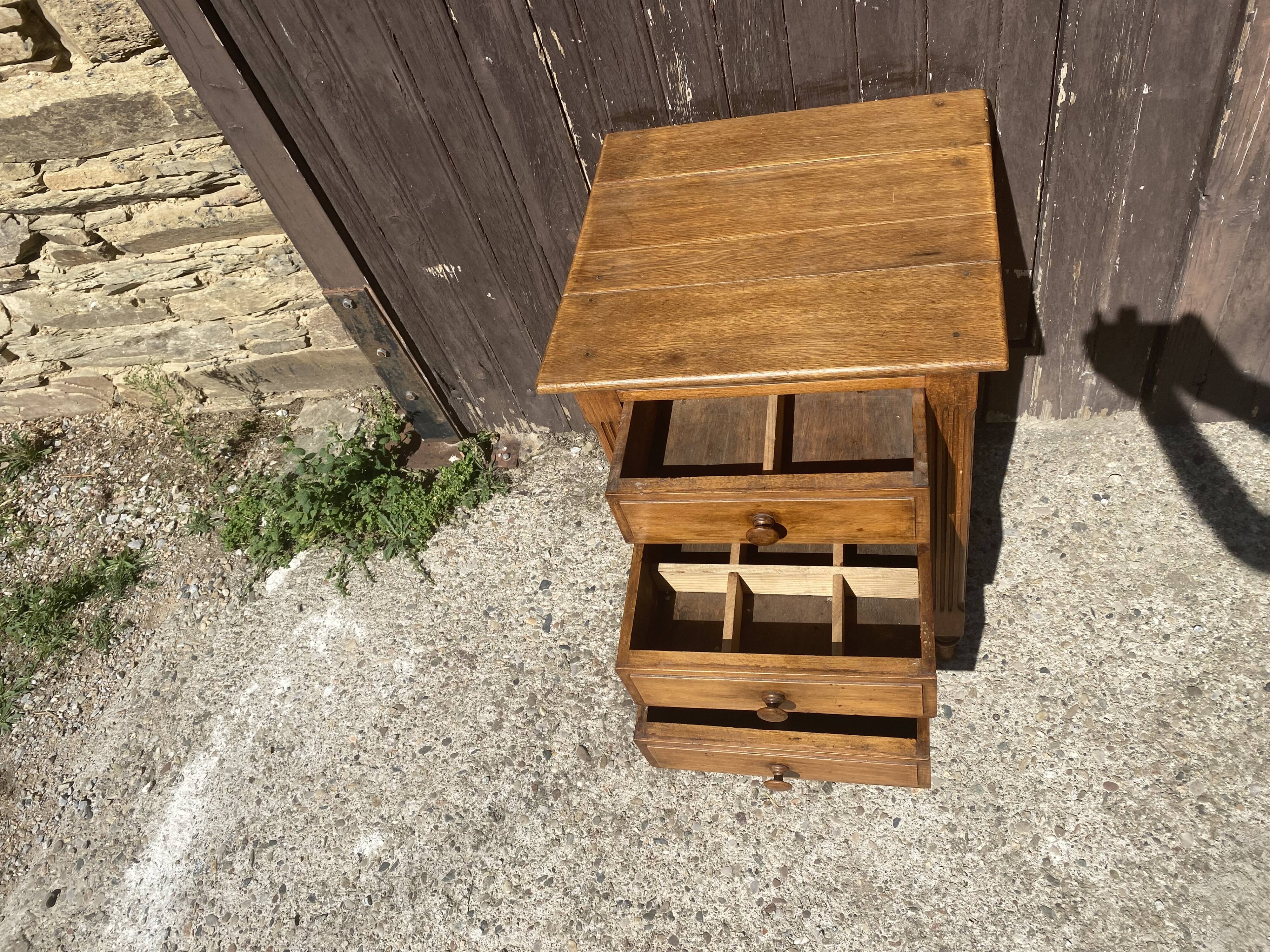 4-drawer solid oak chest of drawers