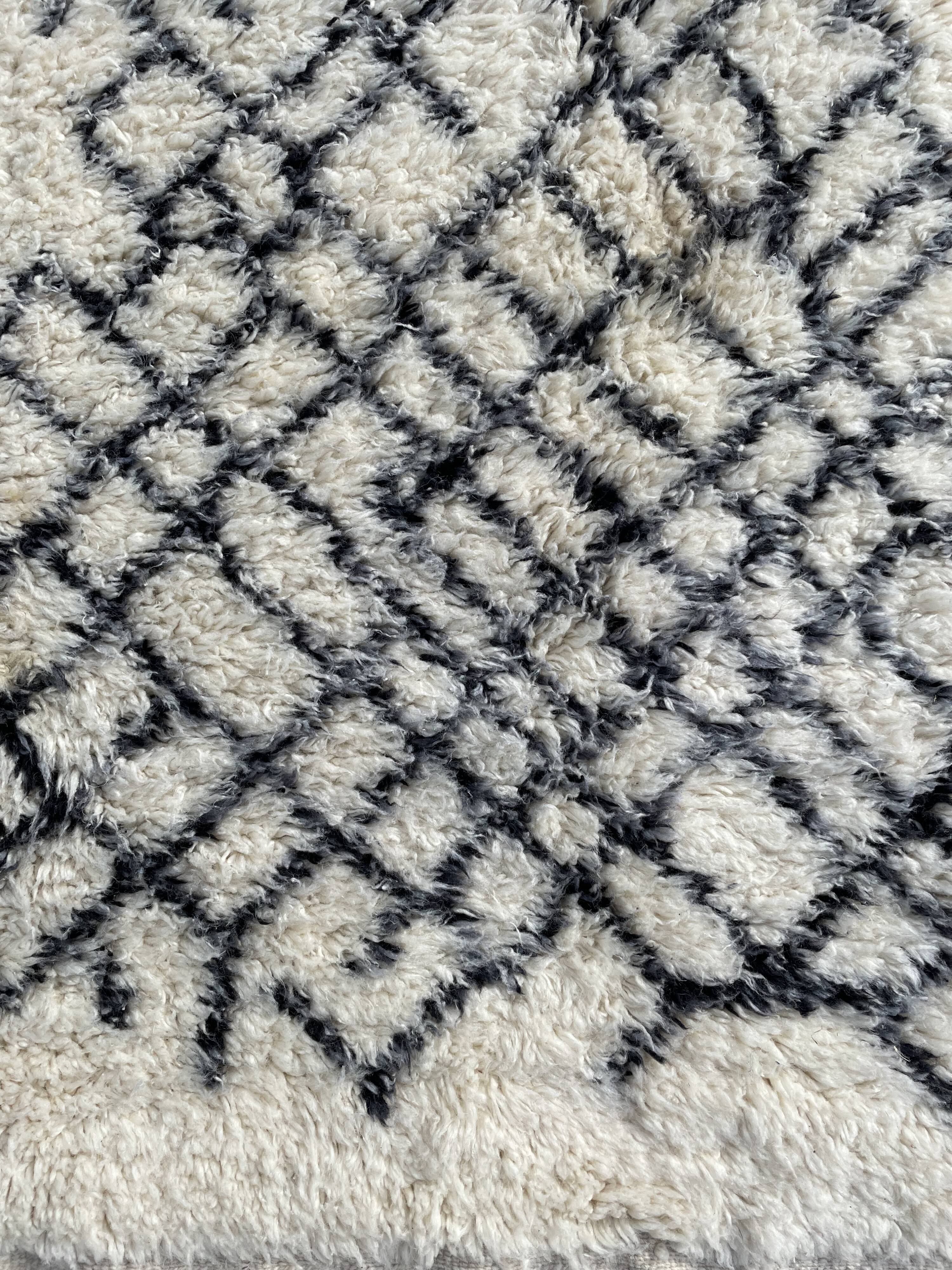 Modern berber carpet beni ouarain 200x300 cm