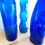 Trio de bouteilles bleues