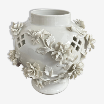 Vase blanc en barbotine porcelaine vintage France