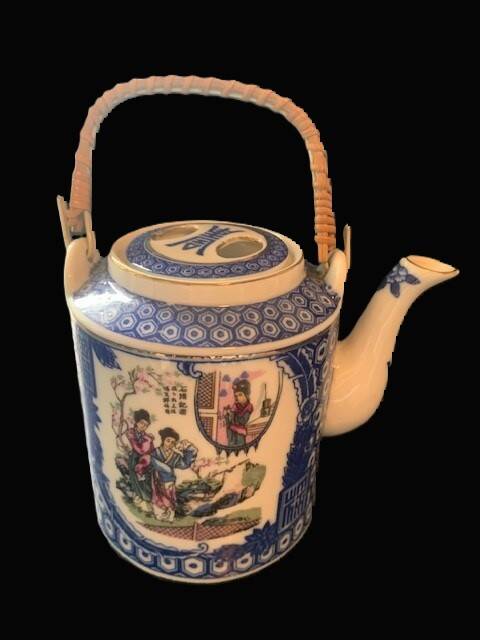 Porcelain teapot with Japanese decor