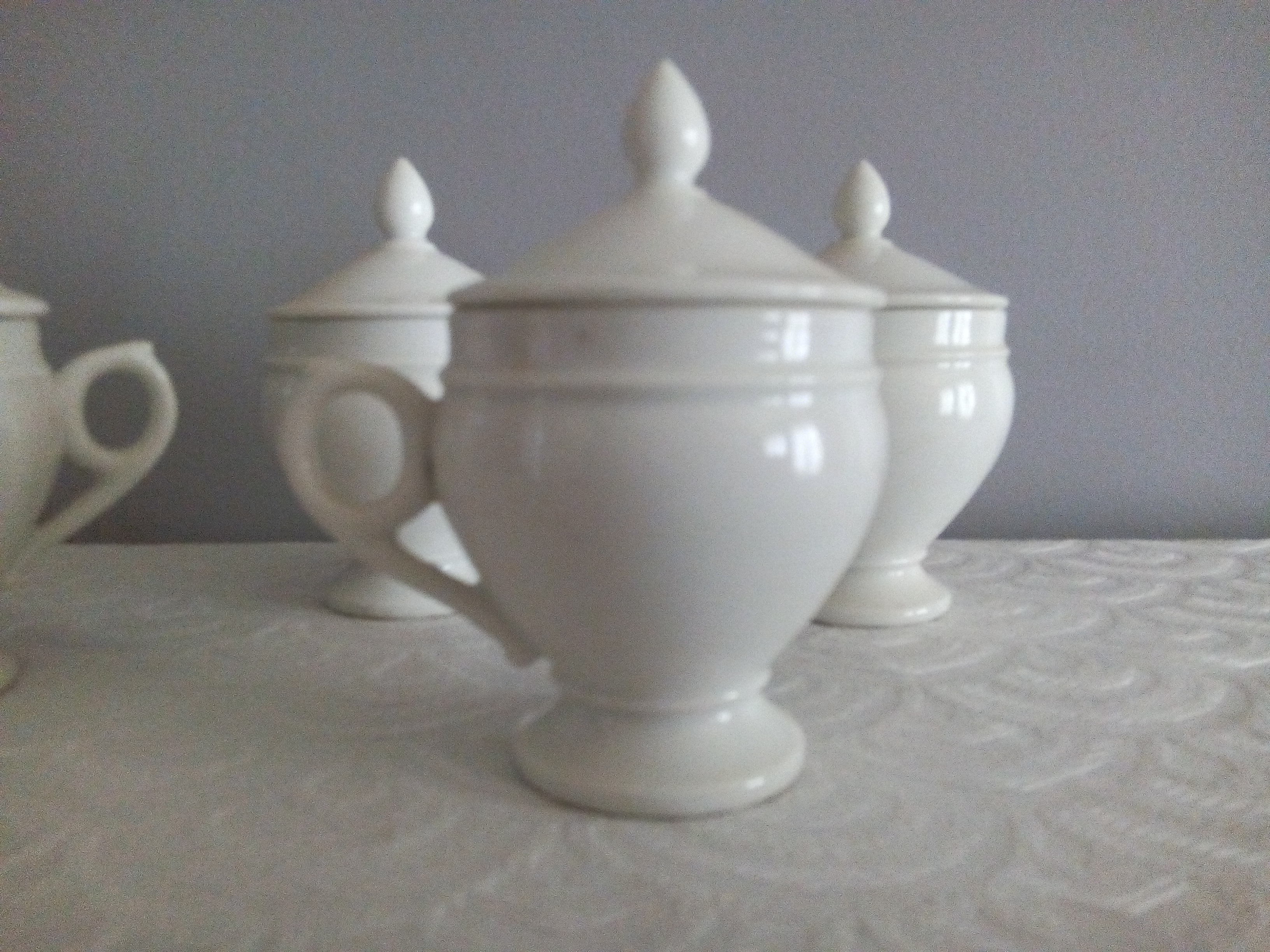 4 Porcelain cream jars