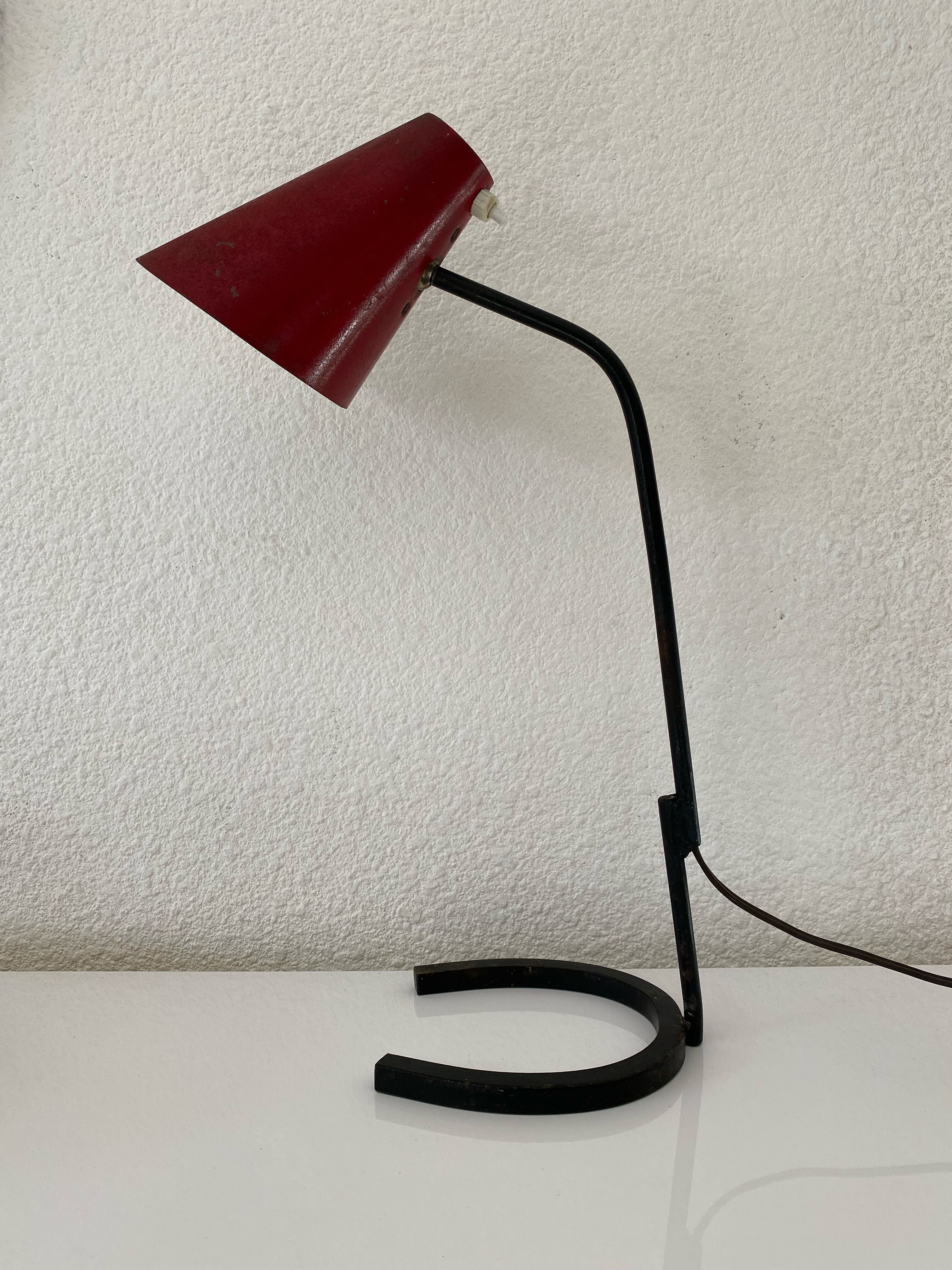Cocotte lamp in red and black metal, design of the 50s.